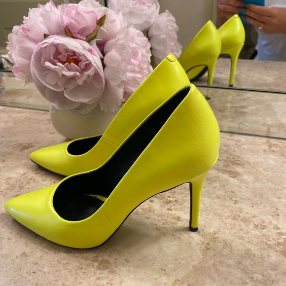 Michael Kors Claire Pump - Neon Yellow 37 - Picture 13 of 14